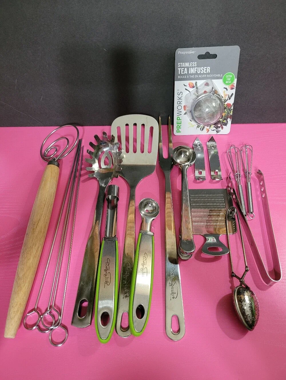 Assorted Bundle Of Kitchen Utensils (1648)